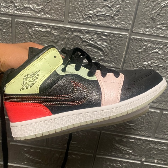 Jordan Other - Air Jordan 1 mid size kids sneakers